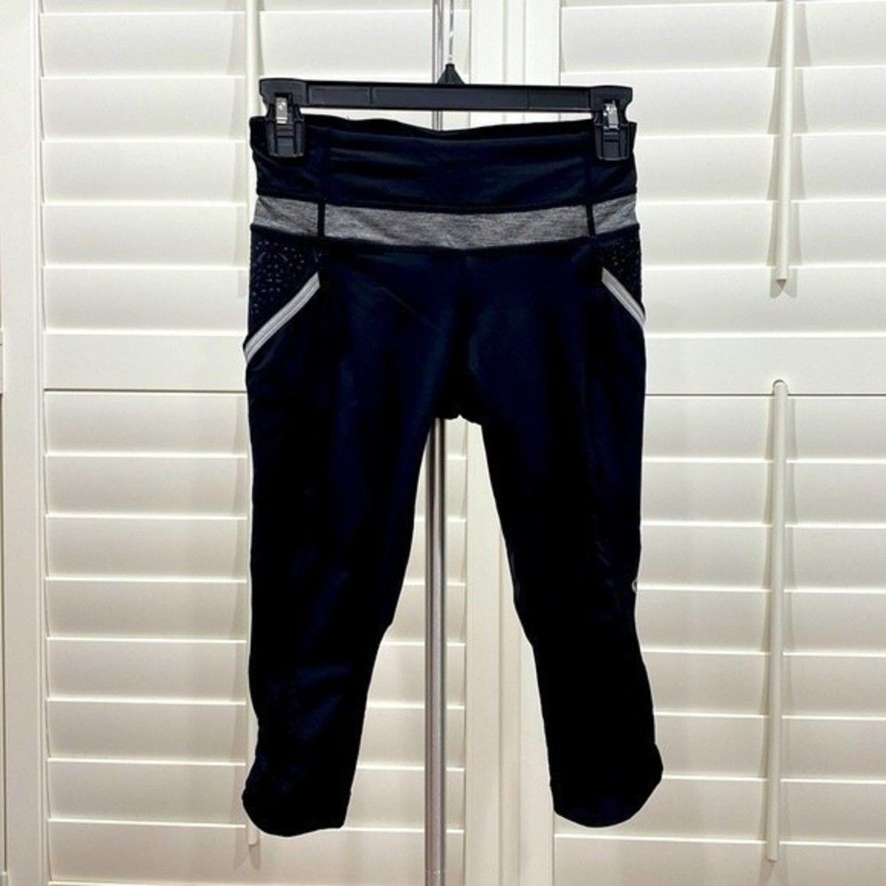 Lululemon Black and gray Cropped Tights/ Leggings with reflective strip. Size 4